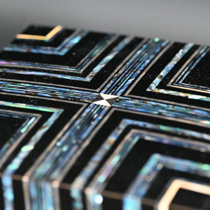 飾り箱 2012年 ー 岡田雄志 「螺鈿飾筥 輝縞」