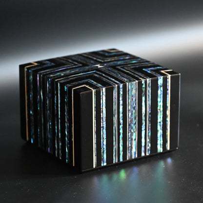 飾り箱 2012年 ー 岡田雄志 「螺鈿飾筥 輝縞」