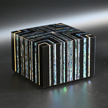 飾り箱 2012年 ー 岡田雄志 「螺鈿飾筥 輝縞」