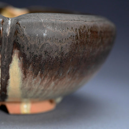 Fluted Flower Bowl ー利茶土 ミルグリム “今古黒 木瓜形鉢”