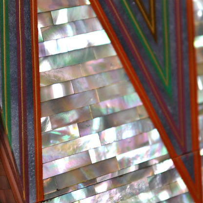 Glistening Geometric Lacquer Box ー服部 峻昇 “螺鈿飾箱 光彩”