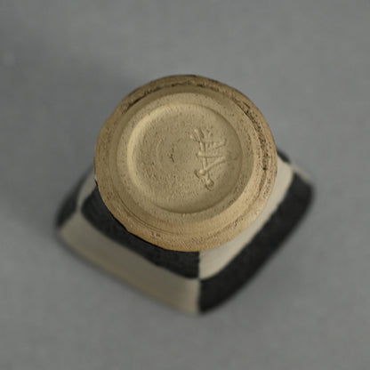 Kuro Oribe Ichimatsu Tea Container ー利茶土 ミルグリム “黒織部菱形市松茶器”