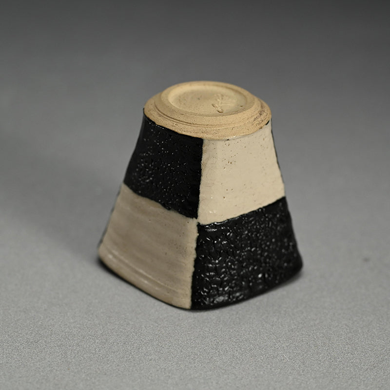 Kuro Oribe Ichimatsu Tea Container ー利茶土 ミルグリム “黒織部菱形市松茶器”