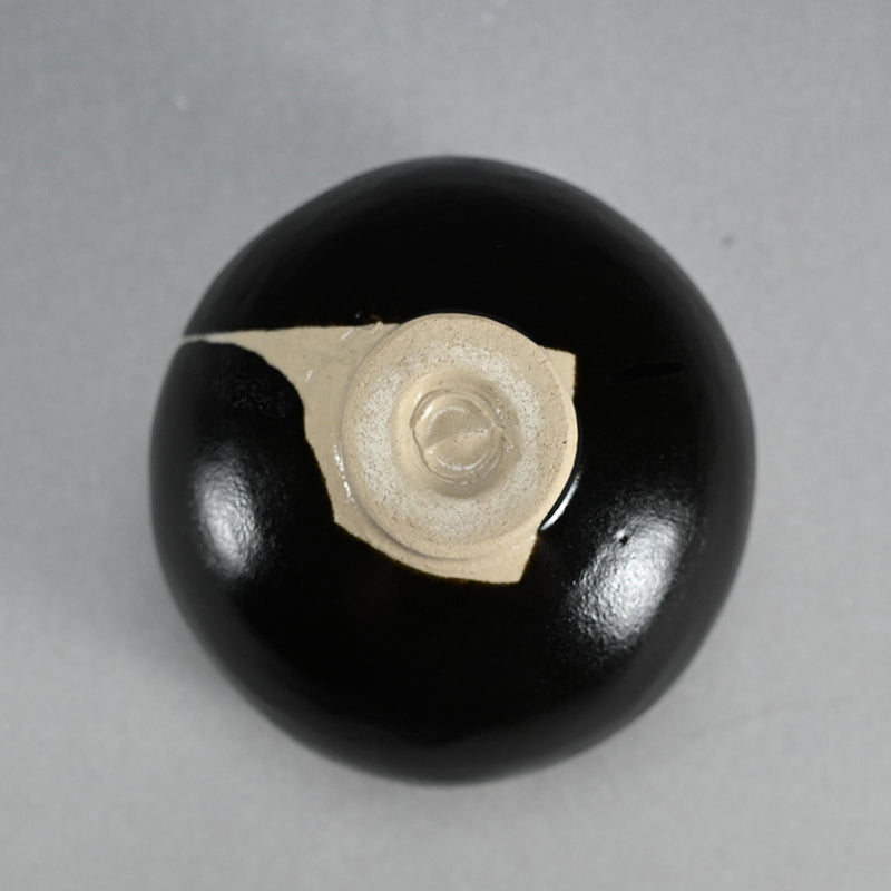 Hikidashi Guro Chawan Tea Bowl ー利茶土 ミルグリム “引出黒茶碗”