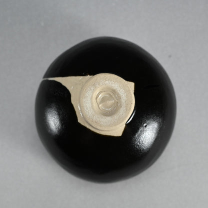 Hikidashi Guro Chawan Tea Bowl ー利茶土 ミルグリム “引出黒茶碗”