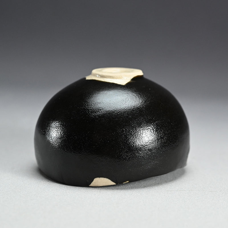 Hikidashi Guro Chawan Tea Bowl ー利茶土 ミルグリム “引出黒茶碗”