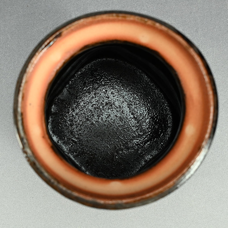 Glistening Dark Mizusashi ー利茶土 ミルグリム “黒釉擂座付水指”