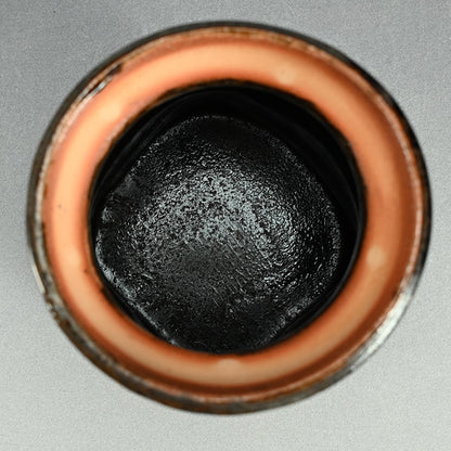 Glistening Dark Mizusashi ー利茶土 ミルグリム “黒釉擂座付水指”