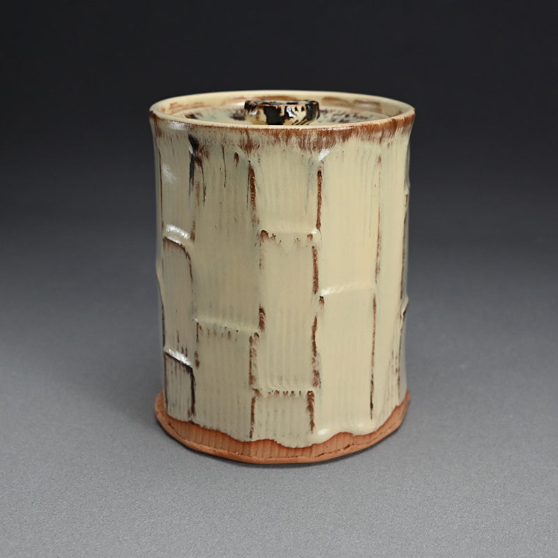 Reflecting on Bamboo, a Mizusashi ー利茶土 ミルグリム “今古釉面取水指”