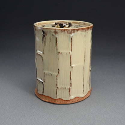 Reflecting on Bamboo, a Mizusashi ー利茶土 ミルグリム “今古釉面取水指”