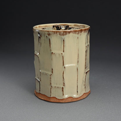 Reflecting on Bamboo, a Mizusashi ー利茶土 ミルグリム “今古釉面取水指”