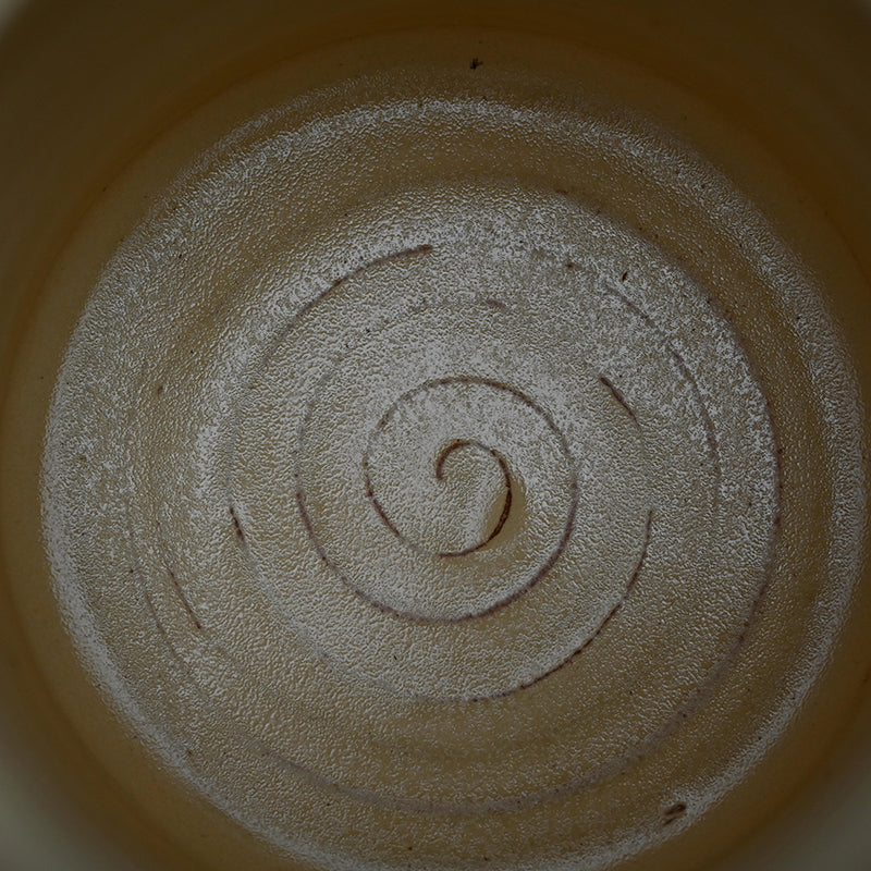 Reflecting on Bamboo, a Mizusashi ー利茶土 ミルグリム “今古釉面取水指”