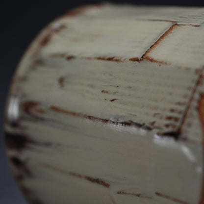 Reflecting on Bamboo, a Mizusashi ー利茶土 ミルグリム “今古釉面取水指”