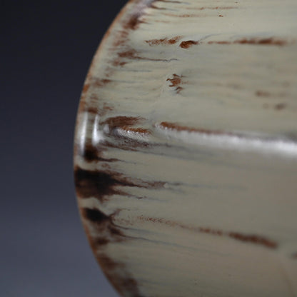 Reflecting on Bamboo, a Mizusashi ー利茶土 ミルグリム “今古釉面取水指”