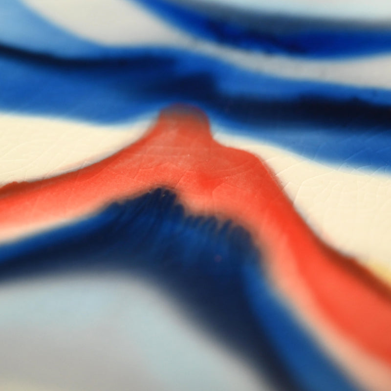 A Small Plate by Tokuda Junko ー徳田 順子 (四代 八十吉) “太古の赤富士"