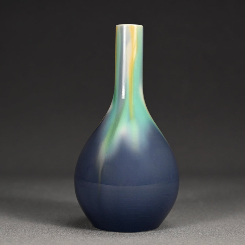 A Small Vase by Tokuda Junko ー四代 徳田 八十吉 "香春"