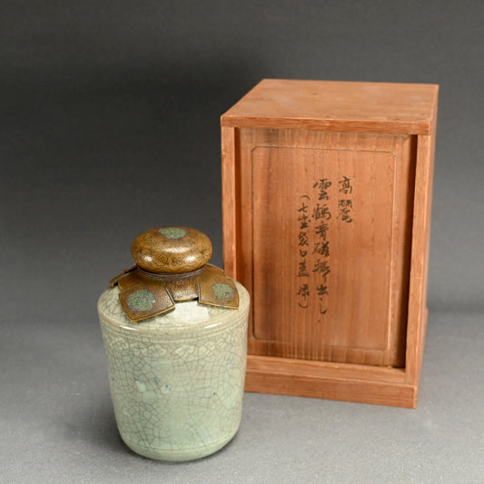 Unkaku Tsubo ー高麗 雲鶴青磁振出