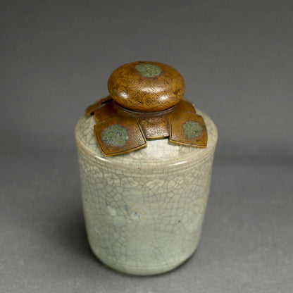 Unkaku Tsubo ー高麗 雲鶴青磁振出