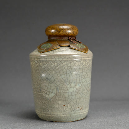 Unkaku Tsubo ー高麗 雲鶴青磁振出