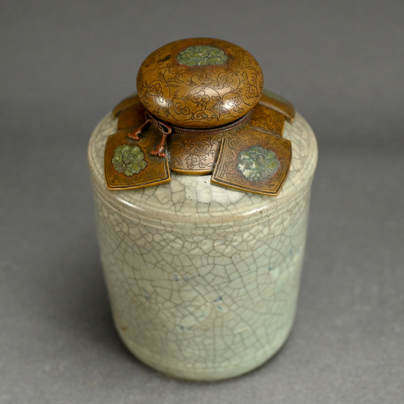 Unkaku Tsubo ー高麗 雲鶴青磁振出