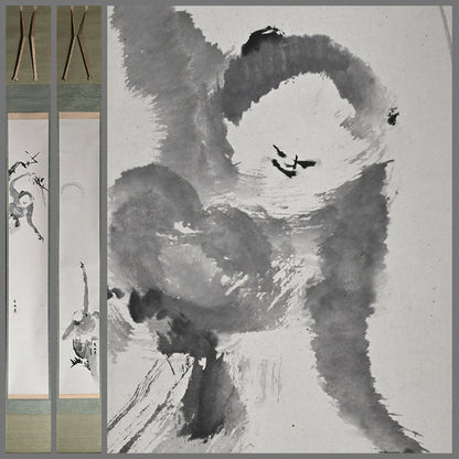 Scroll Pair, Monkeys Grasping for the Moon ー本多 天城 “猿猴圖”