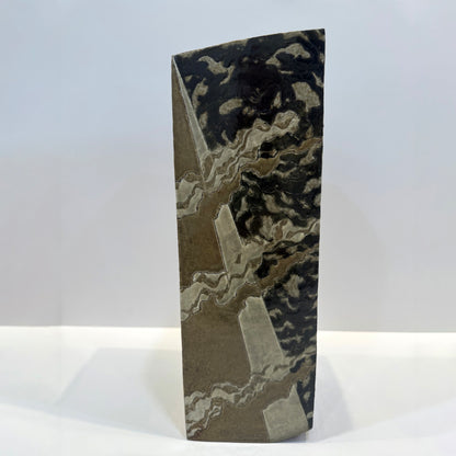 Flowing Surface Vase by Legendary ー和太 守卑良 “水景角筒”