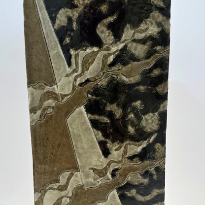 Flowing Surface Vase by Legendary ー和太 守卑良 “水景角筒”