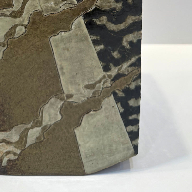 Flowing Surface Vase by Legendary ー和太 守卑良 “水景角筒”