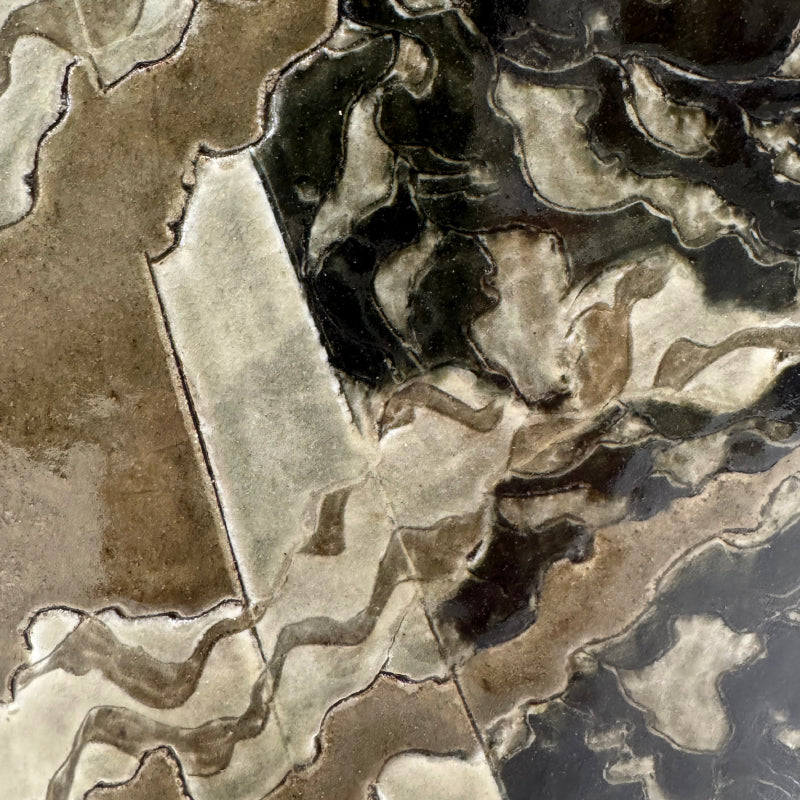 Flowing Surface Vase by Legendary ー和太 守卑良 “水景角筒”