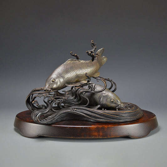 Bronze Koi Fish in Waves ー山川 考次 "銅製鯉像"