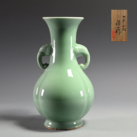Antique Celadon Vase with Elephant Handles ー加藤 渓山 "砧青磁象耳木瓜胴形花瓶"