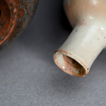 Serene Kohiki Sake Set ー番浦 史郎 “粉引 酒器”