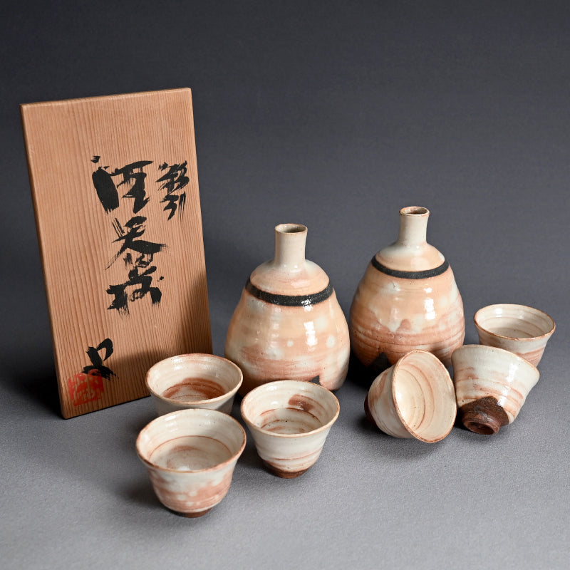 Serene Kohiki Sake Set ー番浦 史郎 “粉引 酒器”