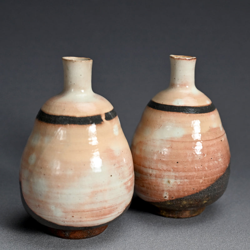 Serene Kohiki Sake Set ー番浦 史郎 “粉引 酒器”