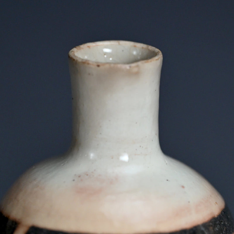 Serene Kohiki Sake Set ー番浦 史郎 “粉引 酒器”