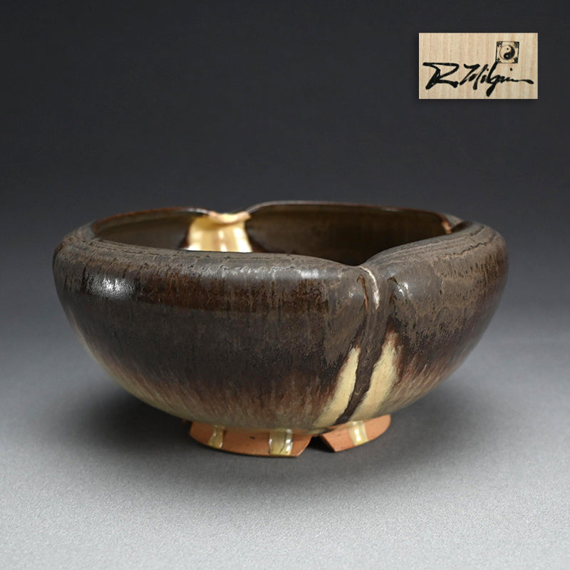 Fluted Flower Bowl ー利茶土 ミルグリム “今古黒 木瓜形鉢”