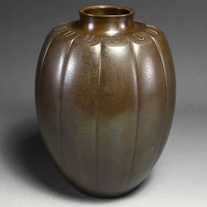 Japanese Silver Inlayed Bronze Vase ー内免勝二 "青銅製 花瓶"