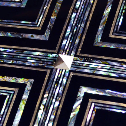 飾り箱 2012年 ー 岡田雄志 「螺鈿飾筥 輝縞」