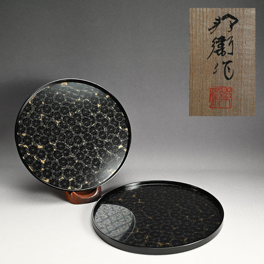 Lacquer Tray Set, Sakura by Living National Treasure ー小森 邦衞 “夜櫻 沈金丸盆”