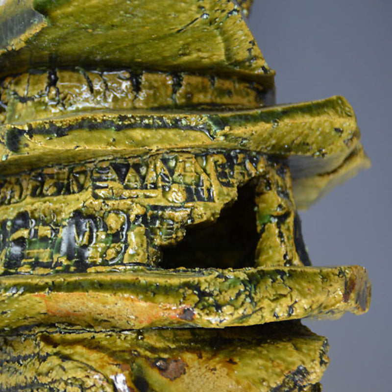 謎の織部壺展示品 ー小割哲也「跡ノ歴」