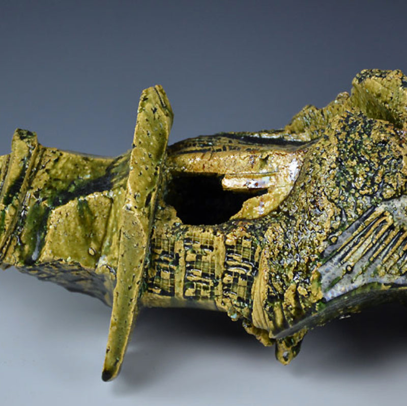 謎の織部壺展示品 ー小割哲也「跡ノ歴」