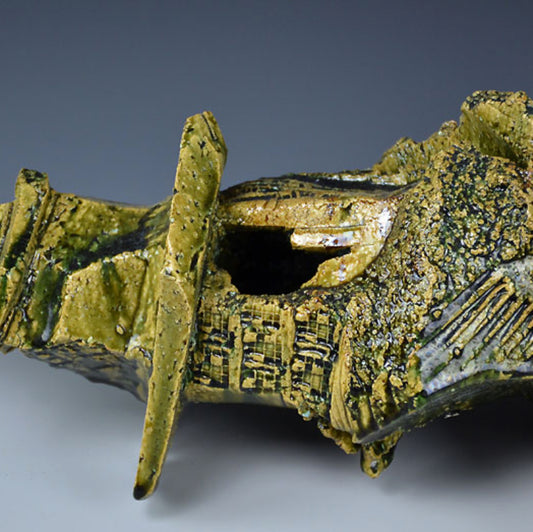 Mysterious Oribe Vase-Exhibited Object ー小割 哲也 “波光会展 出品作 跡ノ歴”